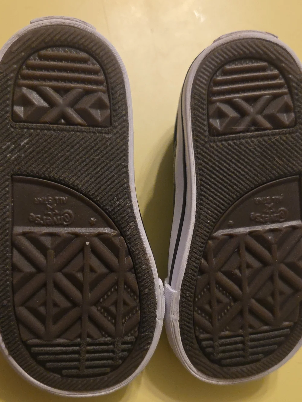 Converse Toddler Kids Sz 5 Black and White Low-Top Canvas Sneakers